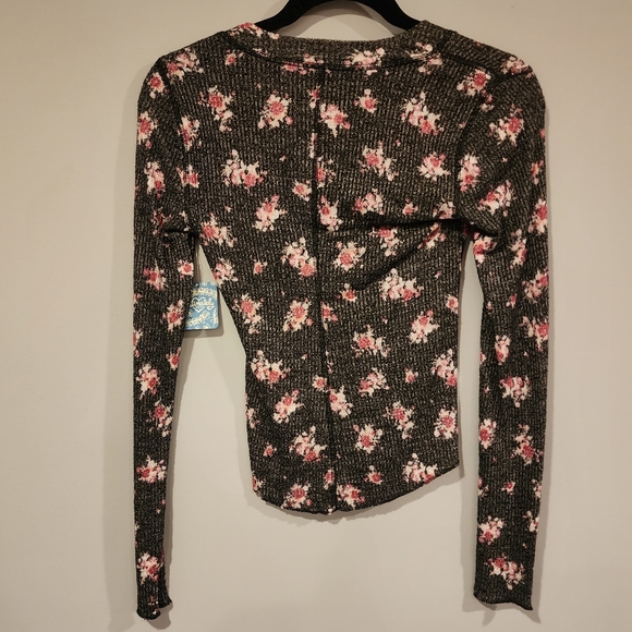 Free People One of the Girls Floral Printed Henley NWT - Picture 4 of 7
